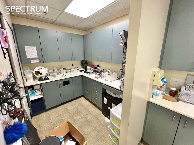 More Photos Of 23206 Lyons Ave, Santa Clarita Medical For Sale