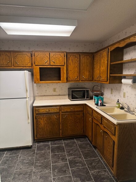 More Photos Of 506 N Maguire St, Warrensburg Office For Sale