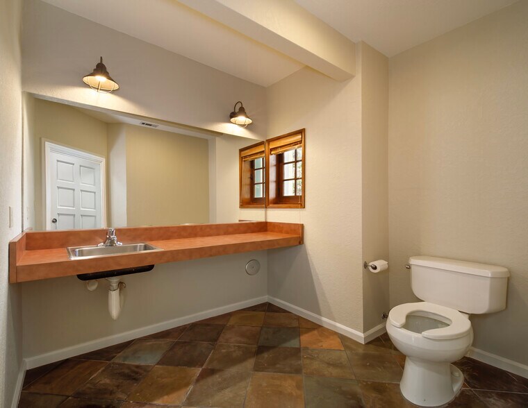 More Photos Of 2003 N Broadway, Santa Ana Office For Lease