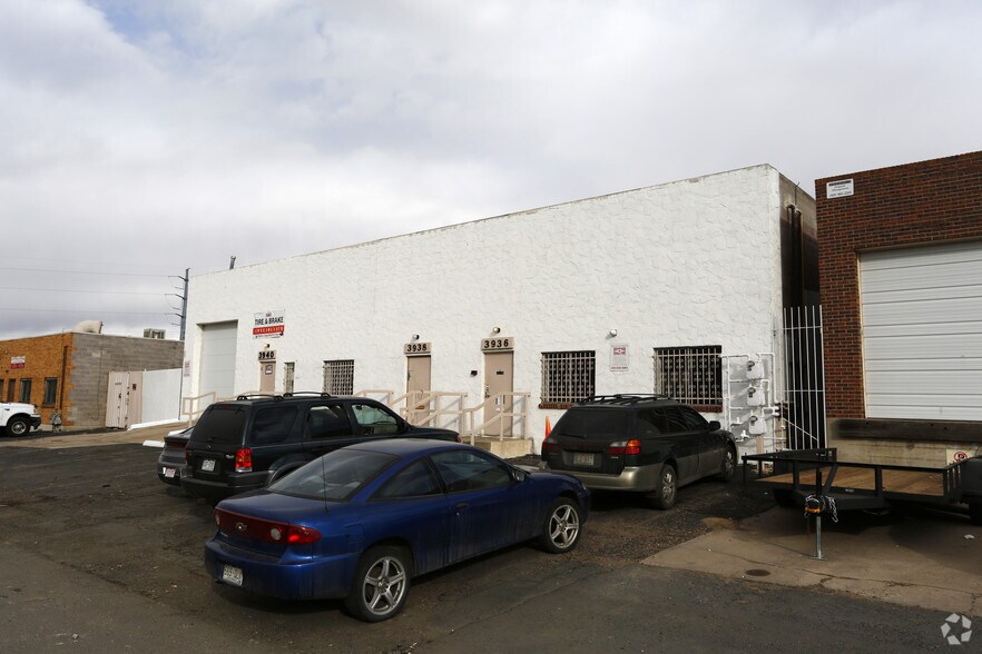 More Photos Of 3936-3940 Niagara St, Denver Light Distribution For Lease