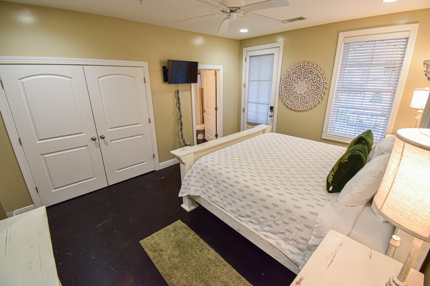 More Photos Of , Tuscaloosa Unknown For Sale