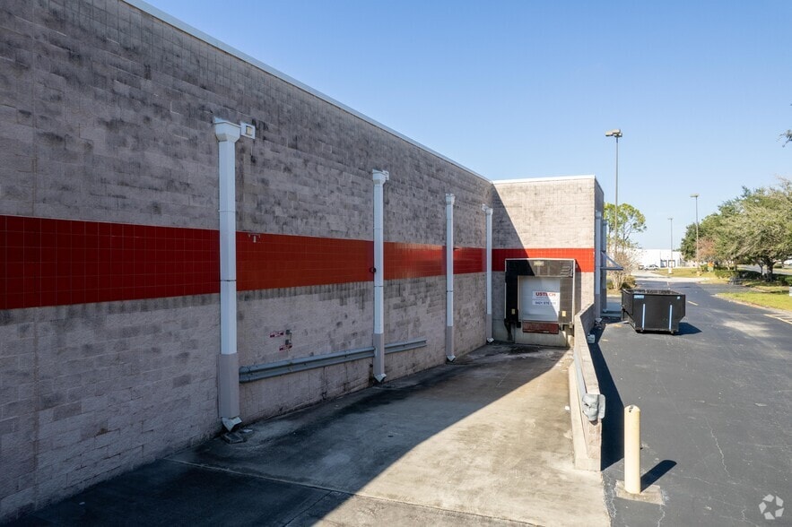 More Photos Of 8421-8481 S John Young Pky, Orlando General Retail For Lease