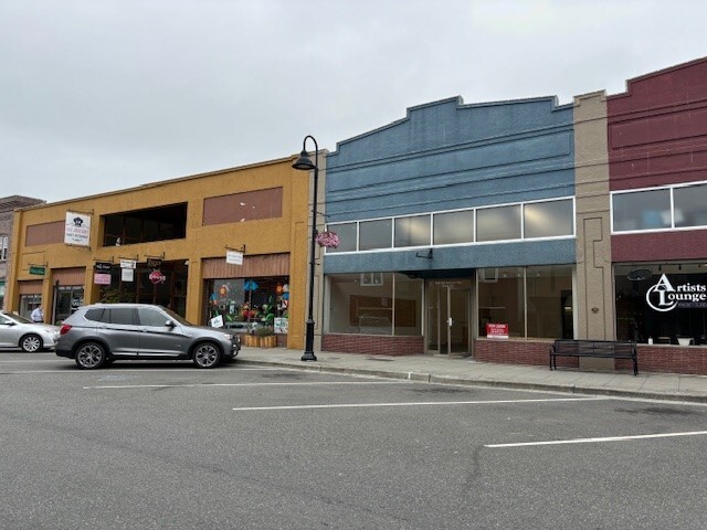 Primary Photo Of 860 Pioneer Way #101 Way, Oak Harbor General Retail For Lease