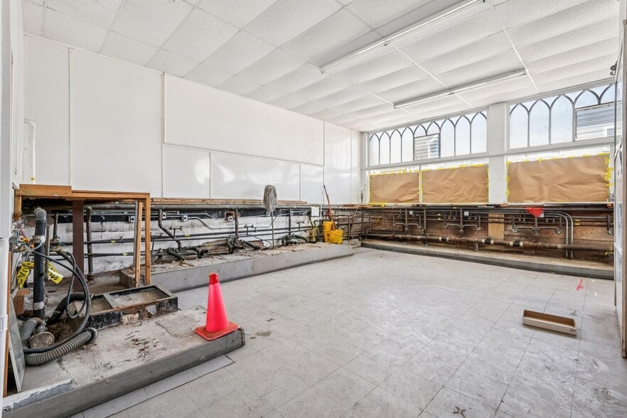 More Photos Of 700 10th Ave, San Francisco General Retail For Sale