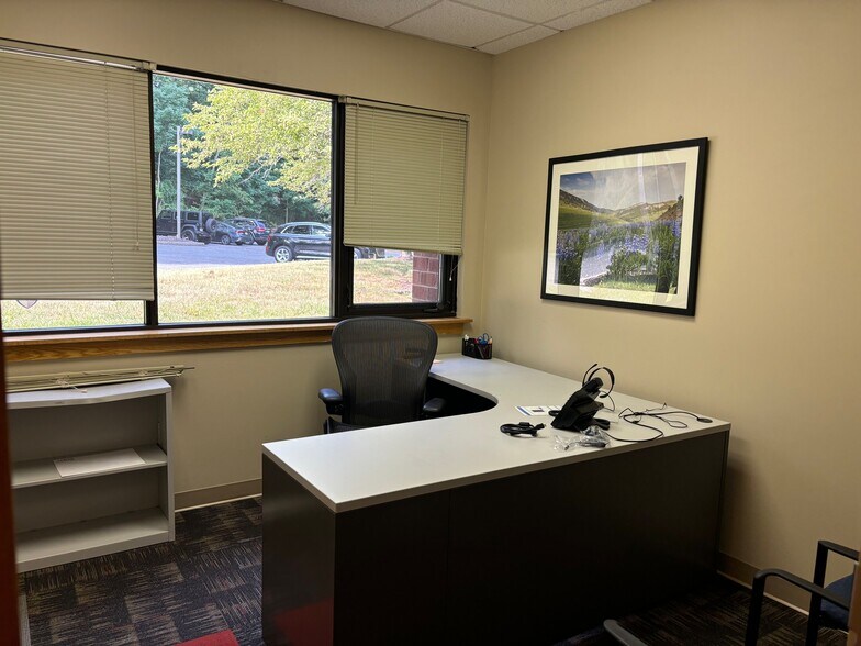 More Photos Of 950 W Valley Rd, Wayne Office For Sale