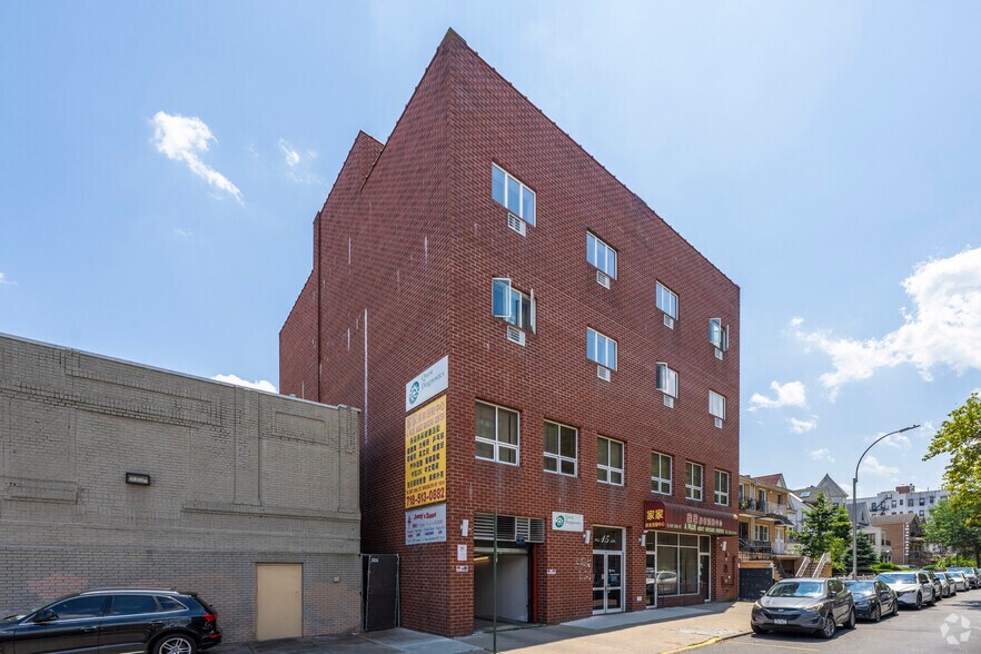 More Photos Of 15 Bay 29th St, Brooklyn Medical For Lease