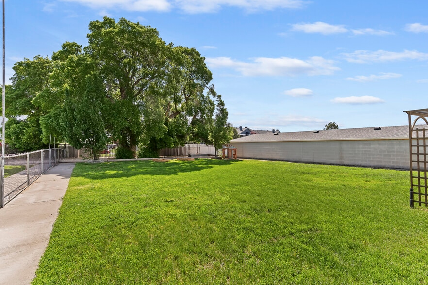 More Photos Of 2182 N Hill Field Rd, Layton Storefront Retail Office For Lease