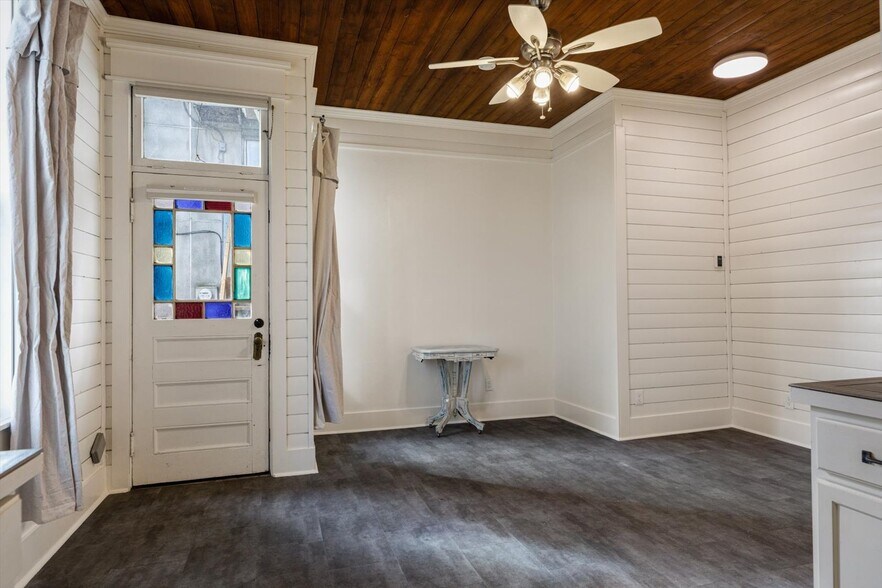 More Photos Of 619 Commercial Ave, Anacortes Storefront Retail Office For Sale