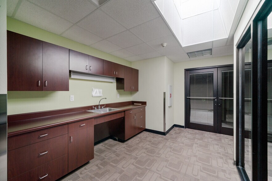 More Photos Of 7704 S Loop 1604 East, Elmendorf Office For Sale