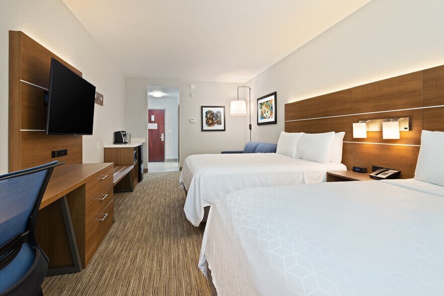 More Photos Of 53 Jefferson Rd, Jacksonville Hotel For Sale