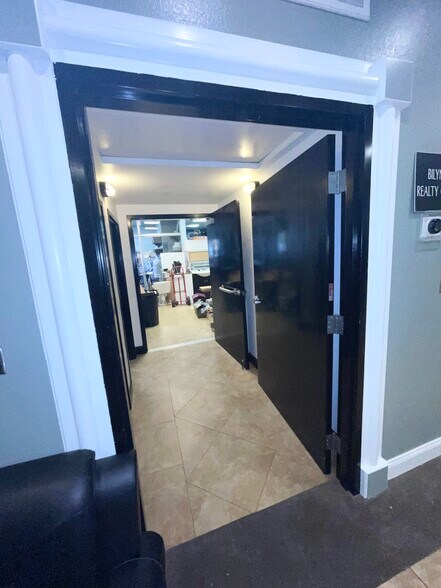 More Photos Of 1155 NE Cleveland St, Clearwater Office Residential For Lease