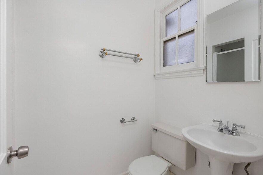 More Photos Of 10370-10372 1/2 Ashton Ave, Los Angeles Apartments For Sale