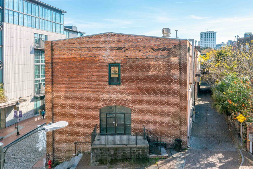More Photos Of 313 W River St, Savannah Freestanding For Lease