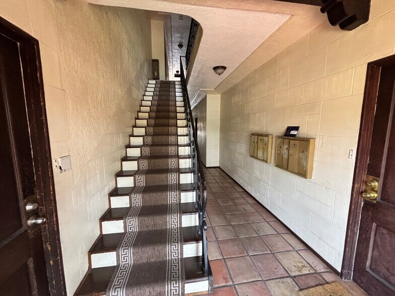 More Photos Of 925 N Lacy St, Santa Ana Apartments For Sale