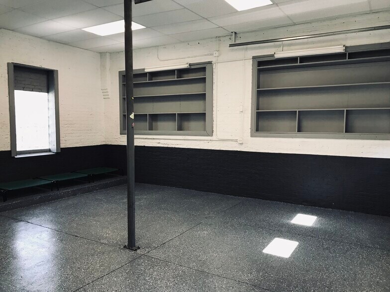 More Photos Of 1540-1542 N Western Ave, Chicago Auto Repair For Lease