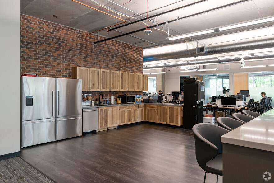 More Photos Of 18300 Redmond Way, Redmond Office For Lease