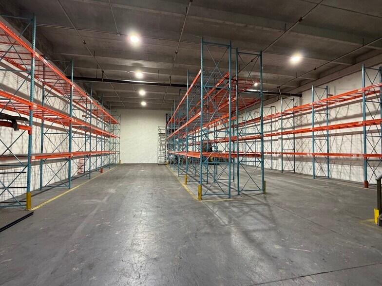 More Photos Of 2740-2764 NW 112th Ave, Doral Warehouse For Lease