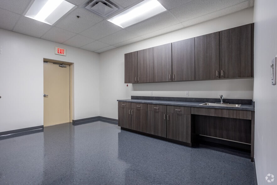 More Photos Of 4401 Samuell Blvd, Mesquite Unknown For Lease