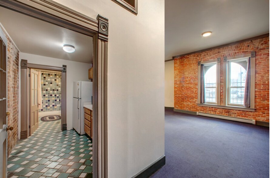 More Photos Of 2565 Curtis St, Denver Warehouse For Sale