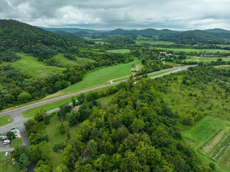 More Photos Of 12167 Lee Hwy, Sperryville Veterinarian Kennel For Sale