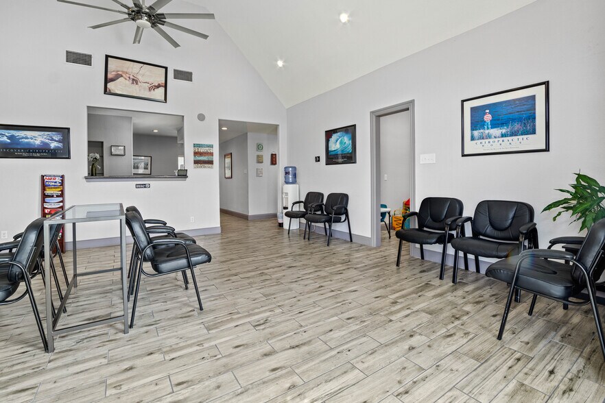 More Photos Of 363 W Main St, Lewisville Medical For Lease