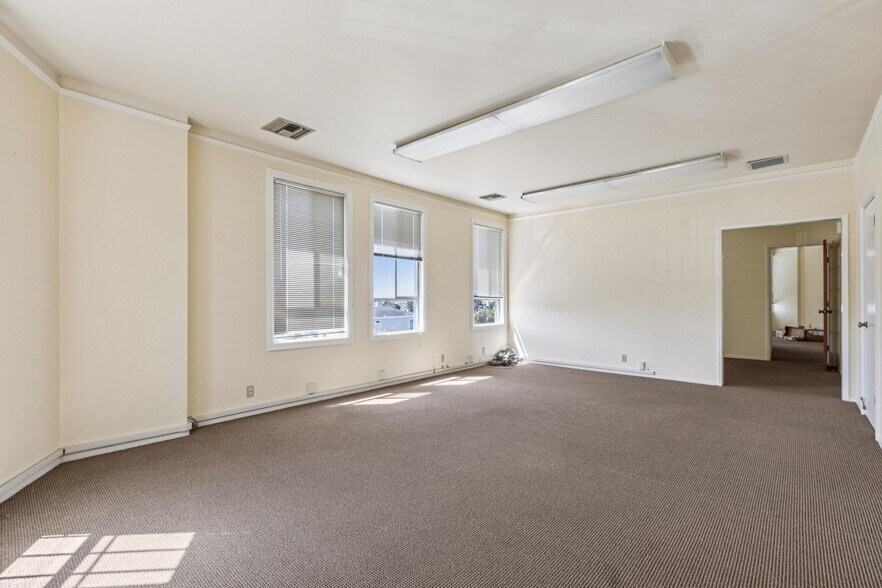 More Photos Of 2525-2533 Ocean Ave, San Francisco Storefront Retail Office For Sale