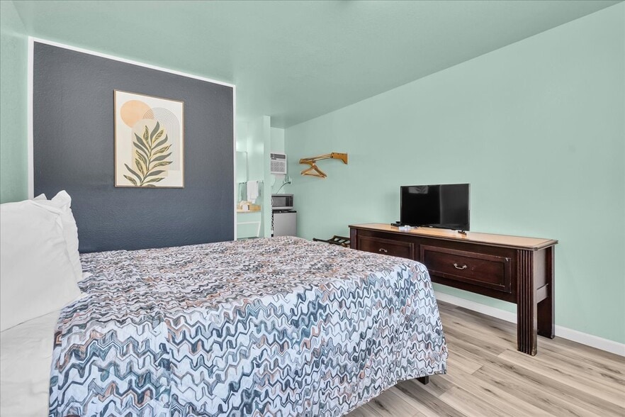 More Photos Of 1013 Front St, Soledad Hotel For Sale