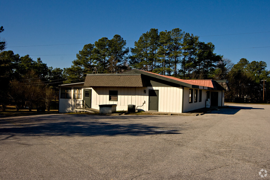 Primary Photo Of 613 W Gannon Ave, Zebulon Restaurant For Sale