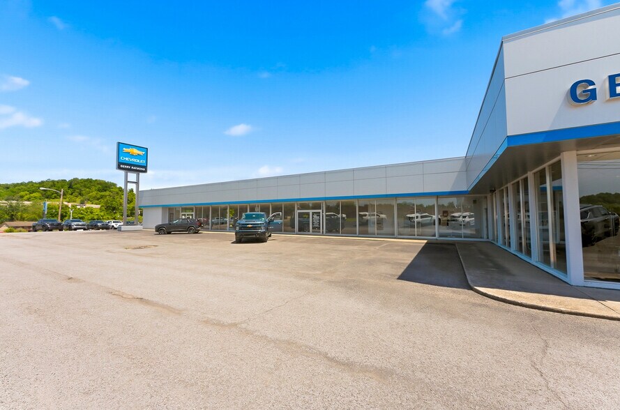 More Photos Of 1229 Country Club Rd, Fairmont Auto Dealership For Sale
