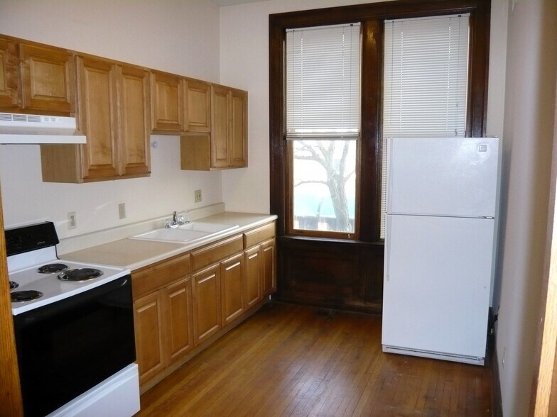 More Photos Of 25-27 N Washington St, Ypsilanti General Retail For Sale