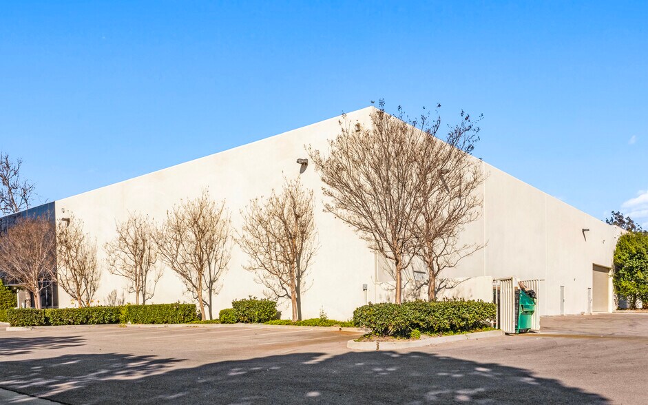 More Photos Of 850 Flynn Rd, Camarillo Warehouse For Sale