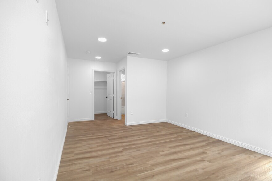 More Photos Of 815 G St, Wilmington Apartments For Sale