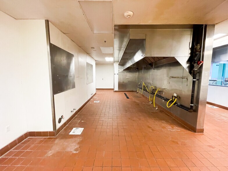 More Photos Of 4410 114th St, Lubbock General Retail For Lease