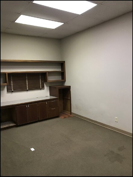 More Photos Of 7 W Broadway St, Ardmore Office For Sale
