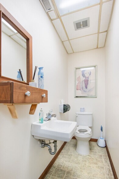 More Photos Of 231 Memorial Dr, Jacksonville Medical For Sale