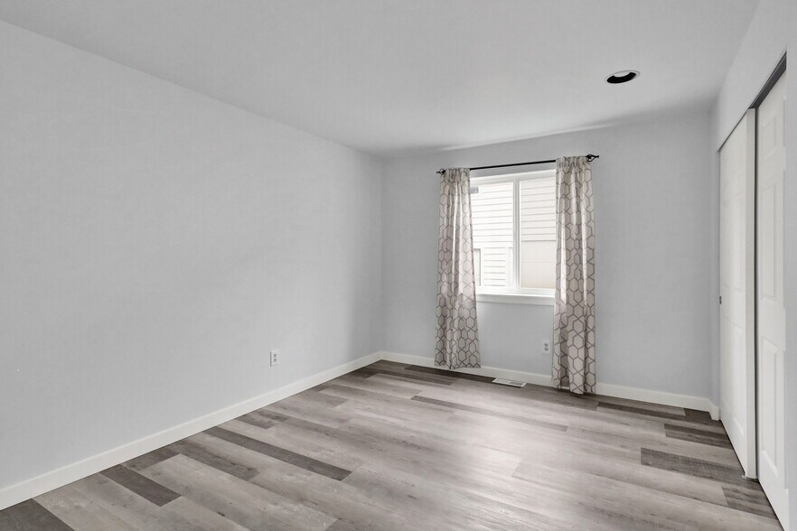 More Photos Of 1502 Burrows Ct, Anacortes Multifamily For Sale