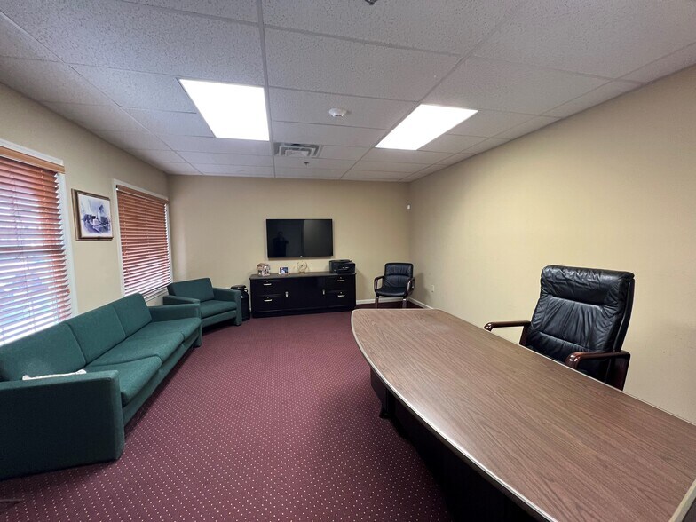 More Photos Of 6069 Kellers Church Rd, Pipersville Office For Sale