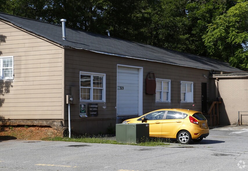 More Photos Of 1021 S Main St, Greenville Freestanding For Lease