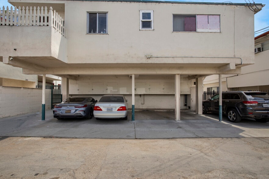 More Photos Of 6137 Alcott St, Los Angeles Apartments For Sale