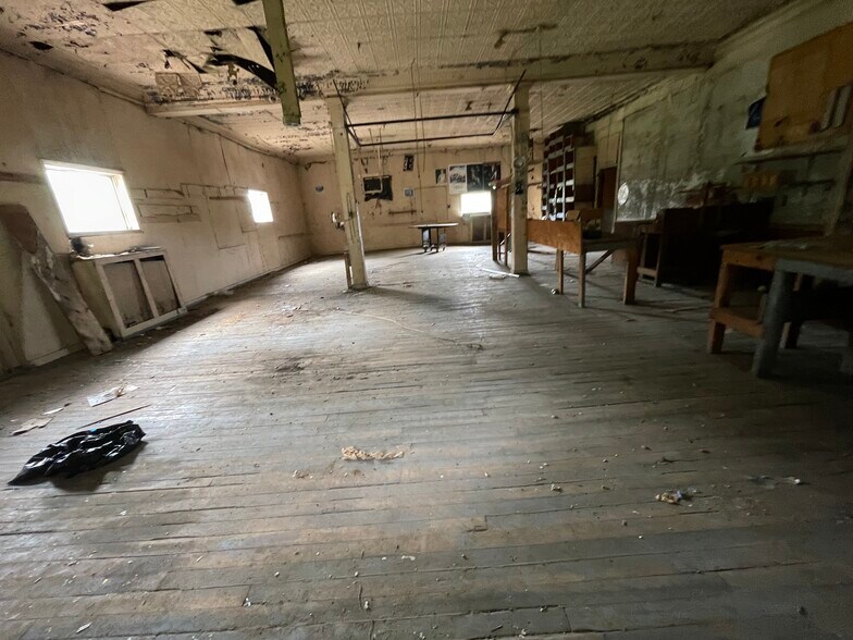More Photos Of 786 Main St, Simpson Office For Sale