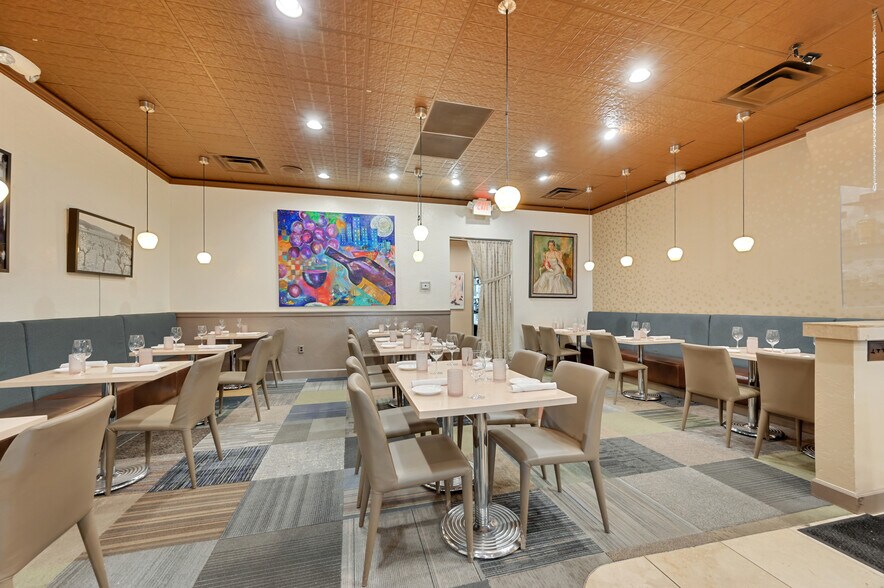 More Photos Of 626 Rood Ave, Grand Junction Restaurant For Sale