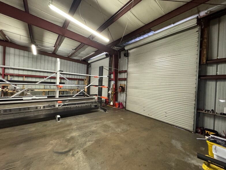 More Photos Of 2420 Concorde Dr, Fort Myers Warehouse For Lease