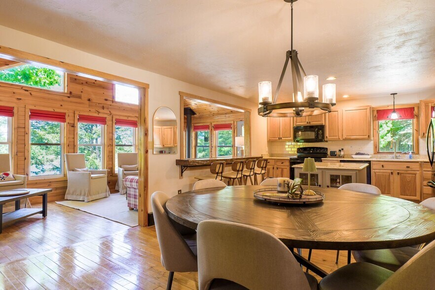 More Photos Of 8971 Thoroughfare Rd, Minocqua Multifamily For Sale