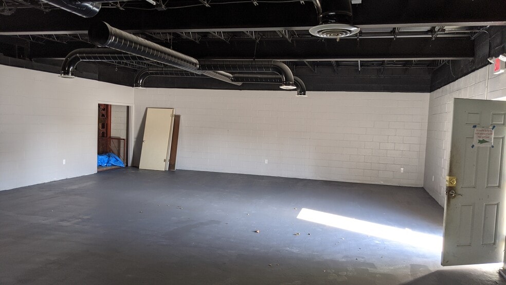 More Photos Of 200 E Texas Ave, Baytown Freestanding For Lease