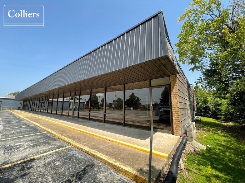 More Photos Of 1042-1050 E Stearns St, Fayetteville General Retail For Sale