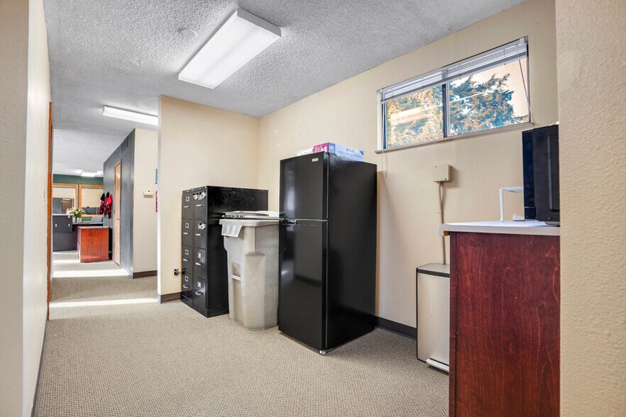 More Photos Of 1149-1159 SW 4th Ave, Ontario Office For Sale