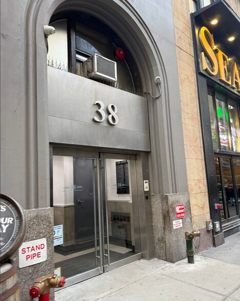 More Photos Of 38 W 48th St, New York Office For Lease