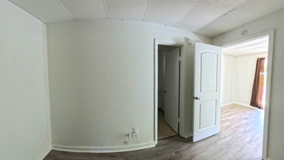 More Photos Of 2523 Roosevelt Hwy, College Park Office Residential For Lease