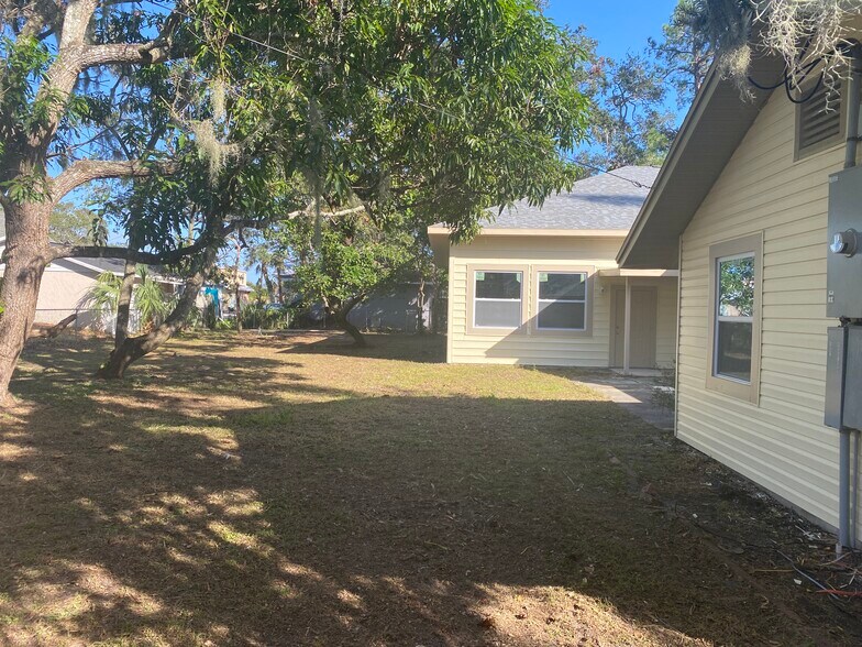 More Photos Of 2726 6th Ave W, Bradenton Office For Sale