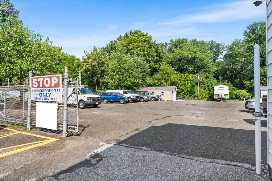 More Photos Of 257 W Nicholson Rd, Audubon Office For Sale